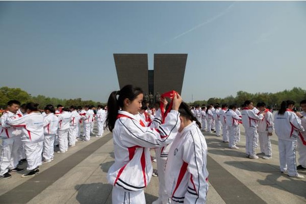 寿春 中学隆重举行少先队员离队暨14周岁集体生日宣誓仪式