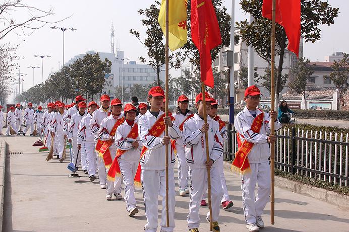 团县委组织青年志愿者开展学雷锋志愿服务活动