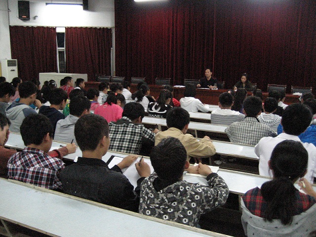寿县二中召开2014年秋学期学生干部工作会议