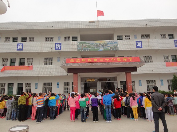 茶庵小学隆重举行纪念中国少年先锋队建队65周年活动
