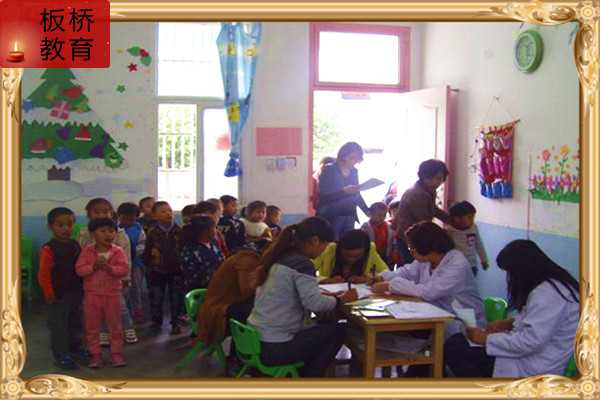 板桥学区黄安幼儿园：关注幼儿 呵护健康