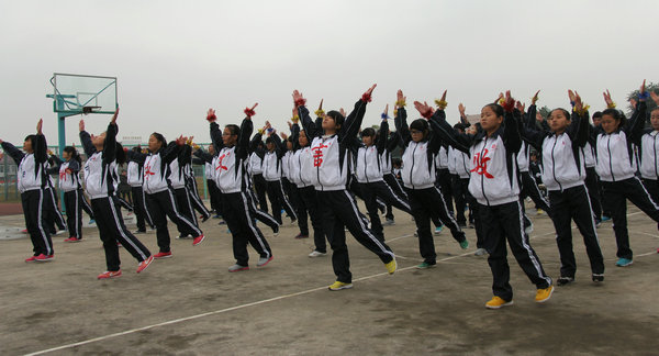 安丰高中举行高一年级第九套广播操比赛