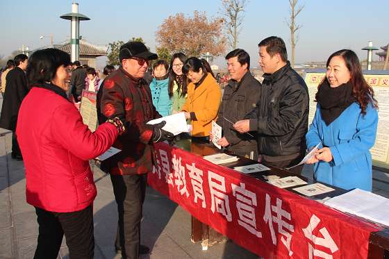 寿县三中积极参加全国法制宣传日活动

