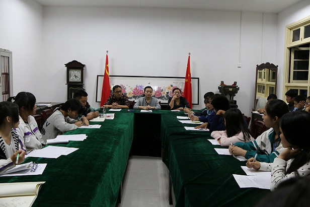 正阳中学召开团支部书记会议