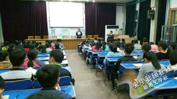  安丰高中新桥文学社举办“阅读经典 感悟成长”读书交流会