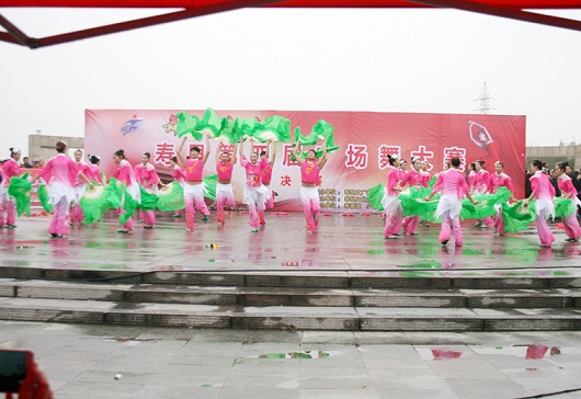 迎河中学社团舞蹈队惊艳全县广场舞大赛