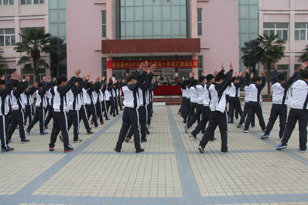 安丰高中2015年秋学期第九套广播操比赛圆满落幕

