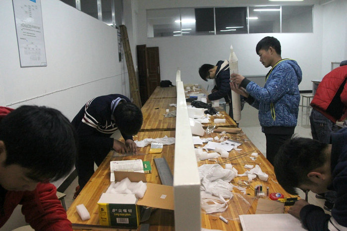 安丰高中科技制作社举办创新制作展示评比活动

