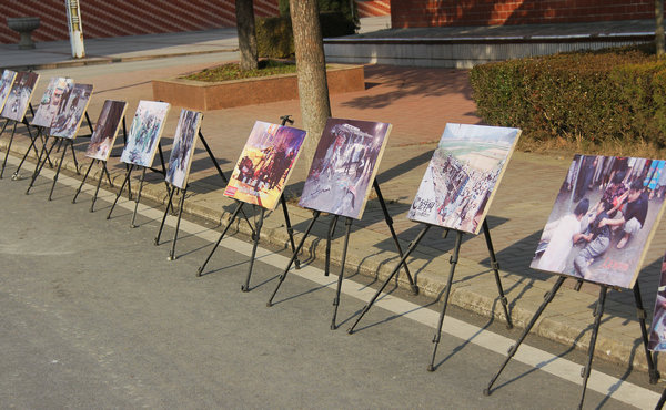 安丰高中举办交通安全案例图片展

