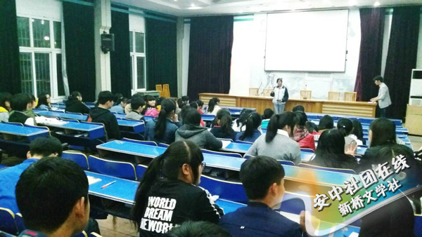 安丰高中新桥文学社、英语沙龙开展“风俗与文化”主题社团日活动