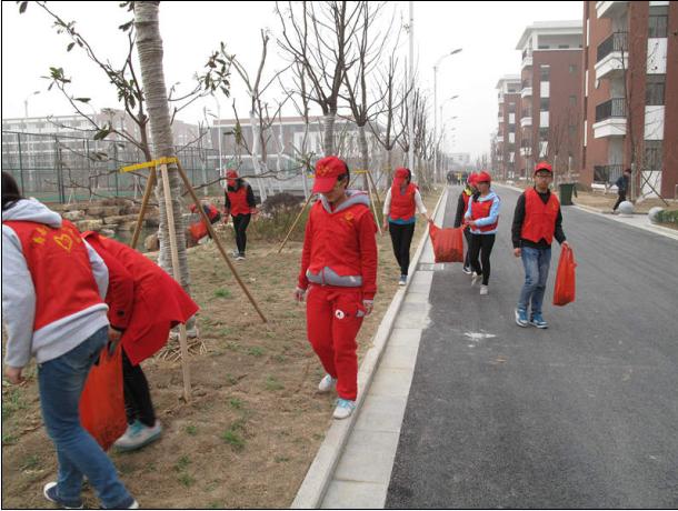 寿县二中团委开展“学雷锋”文明创建活动