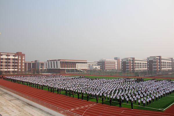 寿县二中隆重举行新校第一次升旗仪式