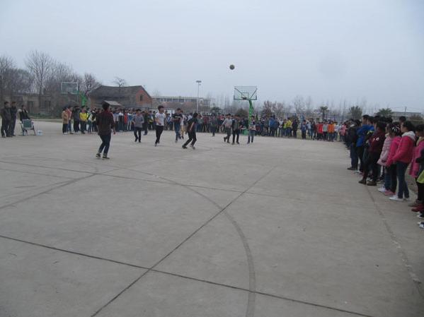 隐贤职高开展高一年级篮球友谊赛