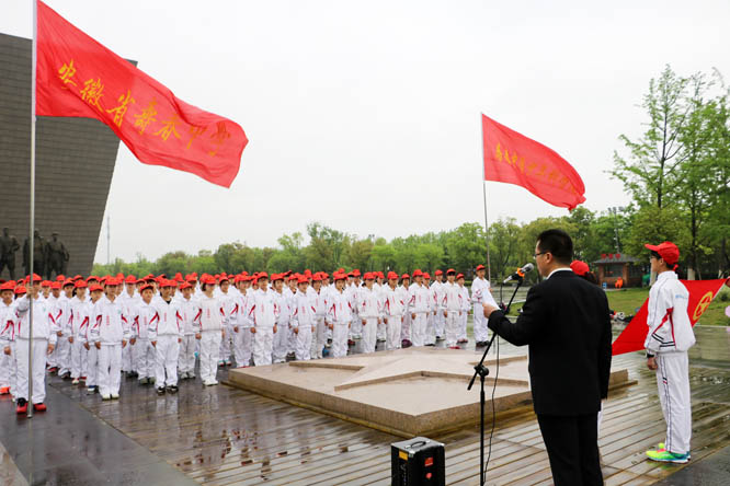 寿春中学团委隆重举行重温入团誓词仪式

 

寿春中学团委隆重举行重温入团誓词仪式