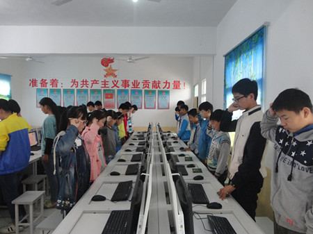 茶庵中心学校举行2016年新团员入团宣誓仪式