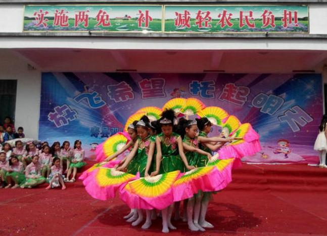 双庙集中心学校开展庆“六一”文艺汇演活动