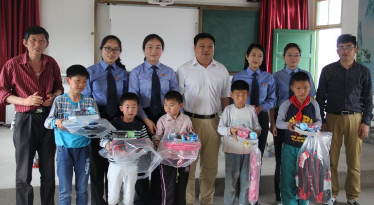 让爱温暖留守儿童