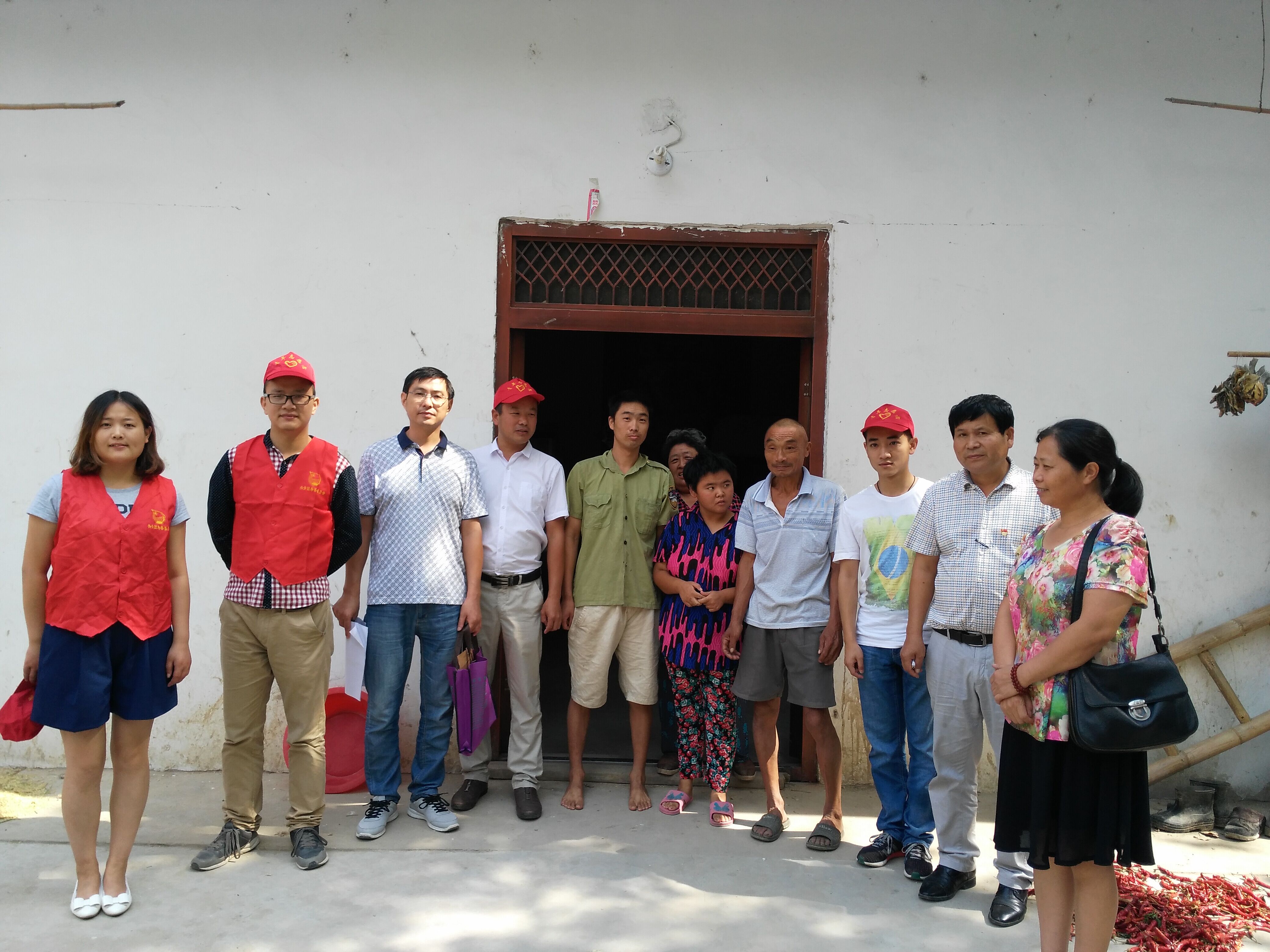  小甸团镇委开展志愿助残阳光行动