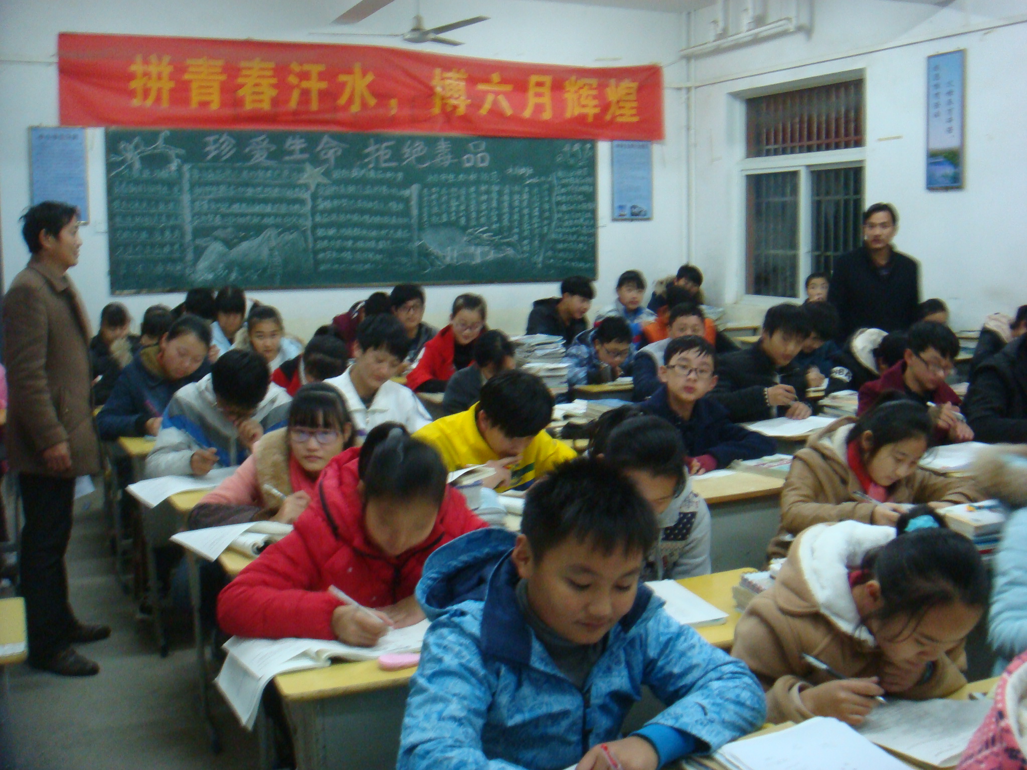 炎刘镇广岩初中举行第三届“关爱明天 普法先行”知识竞赛活动