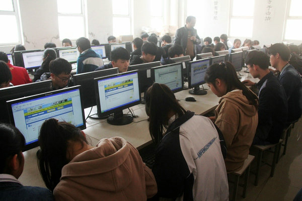 安丰高中组织开展清明节“网上祭英烈”活动